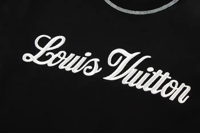 Affordable L.V T-SHIRT 24062633 0203